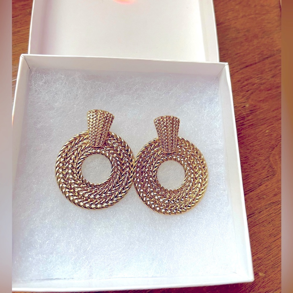 Wreath gold earrings hoop circle
